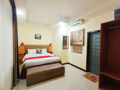 Yutaka Inn Royal Plaza Surabaya Hotell i Margorejo