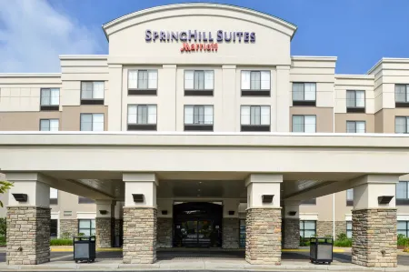 SpringHill Suites Pittsburgh Mills Отели рядом с достопримечательностью «Fox Chapel Golf Club»