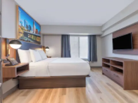 La Quinta Inn & Suites by Wyndham Dallas DFW Airport North Hotels in Irving