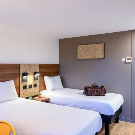 Greet Hotel Chatellerault Отели в г. Шательро