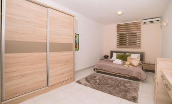 Superior Onebedroom Apartment