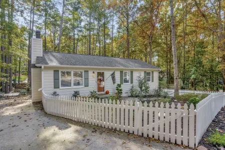 NO CLEANING FEE! - Longer Stay Discounts! Backyard Chickens!