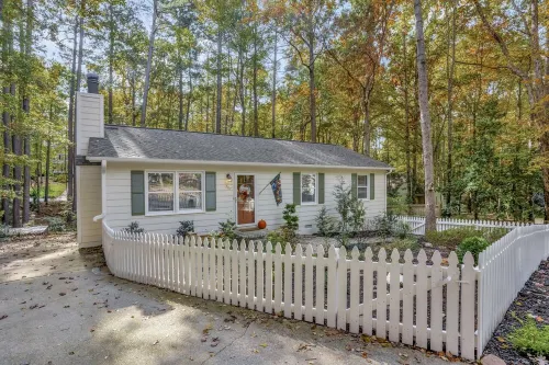 NO CLEANING FEE! - Longer Stay Discounts! Backyard Chickens!