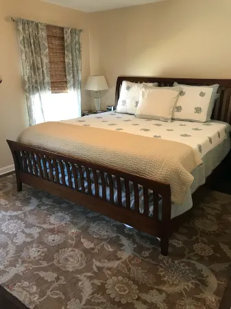 Adorable waterfront condo, private docks, and bring the dog!