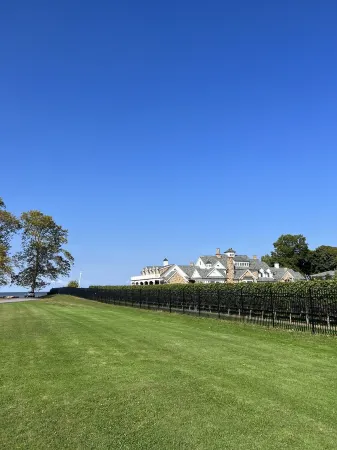 Lakefront home just minutes from wineries. Backyard sunsets!