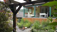 Apartment mit Terrasse und Großen Garten