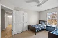 Huge Monthly Discount SunnySide House with Pool and Golf Cart