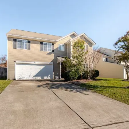 Charming 3-bedroom house in delightful McLeansville with AC, WiFi