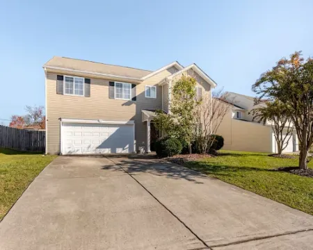 Charming 3-bedroom house in delightful McLeansville with AC, WiFi Hotels in Gilmer