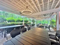 Getaway at "The Den" - Pool, Hot Tub, Fire Pit, Kayaks, & Lake Access!