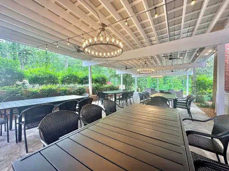 Getaway at "The Den" - Pool, Hot Tub, Fire Pit, Kayaks, & Lake Access!