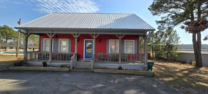 Papas Cabin- Block Away from Lake & Lacys Marina. Property Has RV & Boat Parking Hotels in Cleburne County