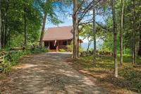 Luxury Cabin on 6 Acres w/ Mountain Views Near Nelson 151 & Wintergreen