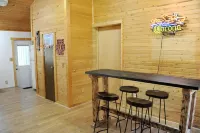 Gorgeous Remodeled 4Bed/2Bath Retreat with Private Trail to Lake Superior Beach! Hotels in Chippewa County