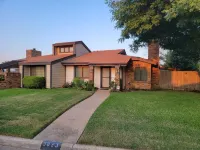 All About Location Hotel in zona Arlington Skatium