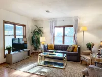 Stylish Apartment in Historic Downtown Parkville