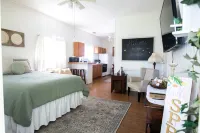 The Firefly is between Waco and Corsicana, 5 minutes from the Navarro Mills Lake