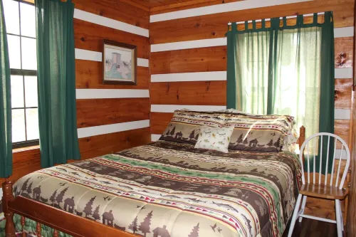 Peaceful, extremely clean Treehouse  cottage 10 min. from National Park entrance