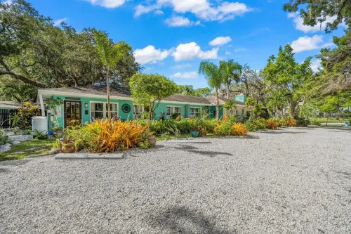 Salty Lime Villa 2-Riverview w/Pool on Riverwalk, Near Ami Beaches, Pet Friendly Hotel a Bradenton