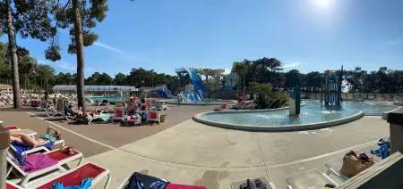 Mobile home in a 5 star campsite 700m from the ocean