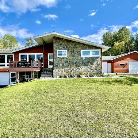 Lester River Retreat - 8 miles to Downtown Duluth