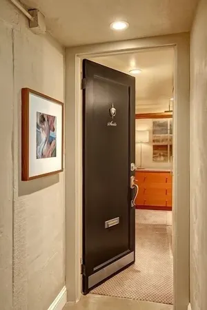 Suite I: Private Studio in our classic home near Woodland Park Zoo Отели рядом с достопримечательностью «Библиотека Сиэтл Метафисикал»