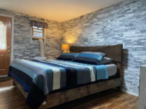 Large private apartment with view of the Old Jail Museum in historic Jim Thorpe.