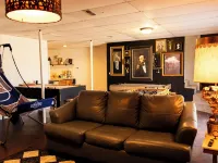 4-Bedroom Home - 2 King Beds, Summer Pool, Pool Table, Air Hockey + More Hotels in Cape Girardeau Township