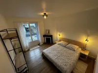 La Maison Blanche - Maison de Ville au Centre Village Montages - 15 min au ski Các khách sạn ở Cantal