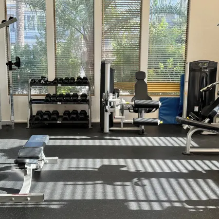 3-bedroom condo in beautiful Scottsdale with AC, WiFi, fitness room