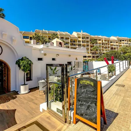 Cozy Studio with Large Patio in Castle Harbour, Los Cristianos