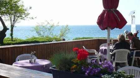 Ren. Apartment very close to the Baltic Sea, central, garden, WiFi, parking by the house