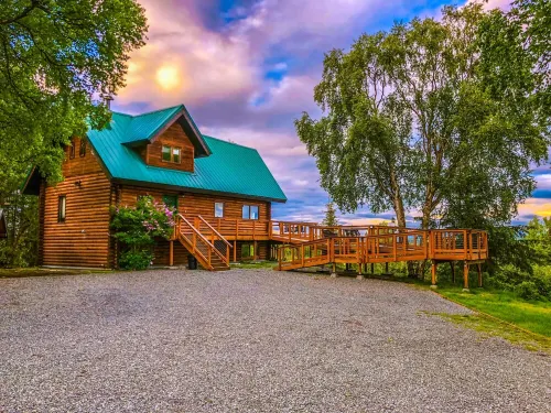 Private Lodging on 12 Acres with Kenai Mountain Views