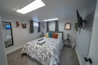 Home for the Holidays! Huge Kitchen, Private Hot Tub, Games & Cozy Fireplace! فنادق في برايس