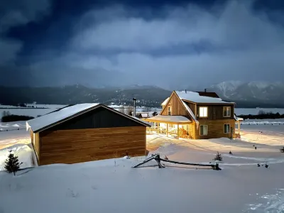 MODERN RUSTIC CABIN WITH WATER ACCESS AND BOAT DOCK [SLEEPS 17] Hotels near Hebgen Lake