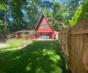 Serene Beach Retreat Hotels near Muskegon South Pierhead Lighthouse