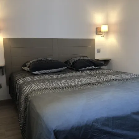 Magnificent Sea View, Direct Beach Access, Large Terrace, Refurbished, WIFI