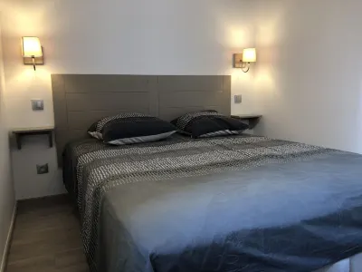 Magnificent Sea View, Direct Beach Access, Large Terrace, Refurbished, WIFI Hotels near Cap d’Agde Naturist Village