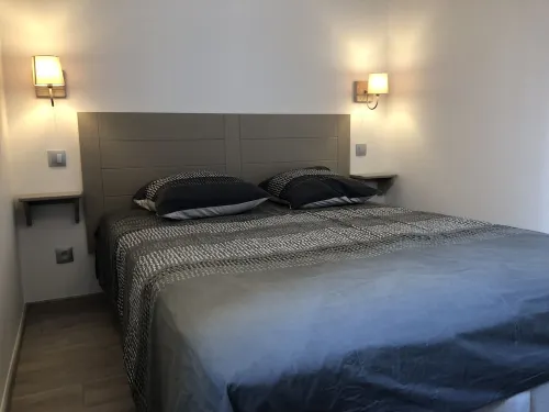 Magnificent Sea View, Direct Beach Access, Large Terrace, Refurbished, WIFI