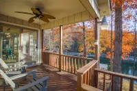Lakefront Norris Lake house. Dock, Minimal Stairs. Close to I-75, Jacksboro, TN