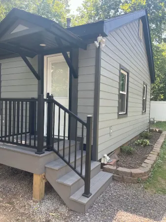 "The Hideaway 2" Charming 2-bedroom house in delightful Farmington with WiFi, AC