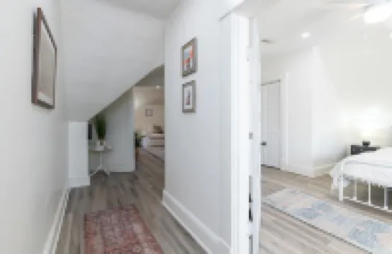 The Loft - Cozy Retreat in Historic Downtown