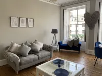 Newly renovated 3-bedroom townhouse in Cupar town centre Hotels in Cupar