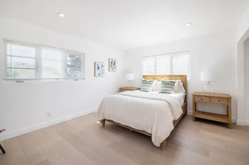 Two Story Apartment Near Beach