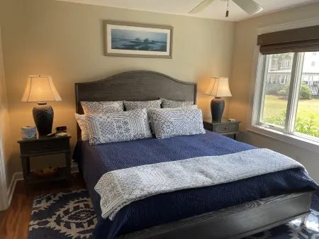 Fall Days & Nights Still Call for Flip-Flops at Hannah's Cabana.... Отели в г. Айл оф Палмс