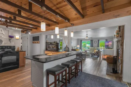 Cozy Lakefront House & Private Dock in Osage Beach! June Special! Check it Out!