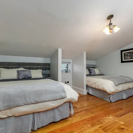Majestic & Relaxing Home w/ 3 Beds Pool Table Bar! Sleeps 8