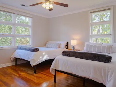 The Cola Gathering Spot - Sleeps 16 + Fire pit + 10 minutes to Downtown Columbia Hotels near Trenholm Plaza