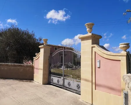 2 Bedroom Villa in Noto Отели рядом с достопримечательностью «Noto Cathedral»