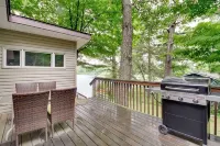 Charming Lakefront Cabin on Clean & Clear Big Pine Lake. Pet Friendly!